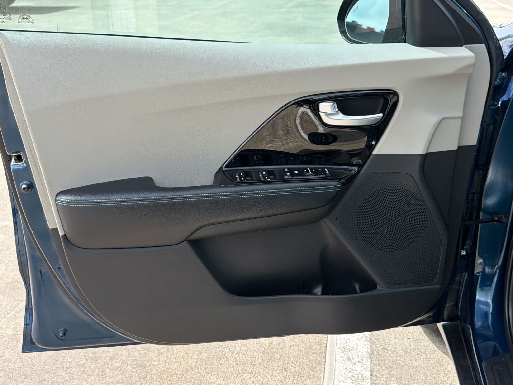 Used 2021 Kia Niro Touring FWD image 13
