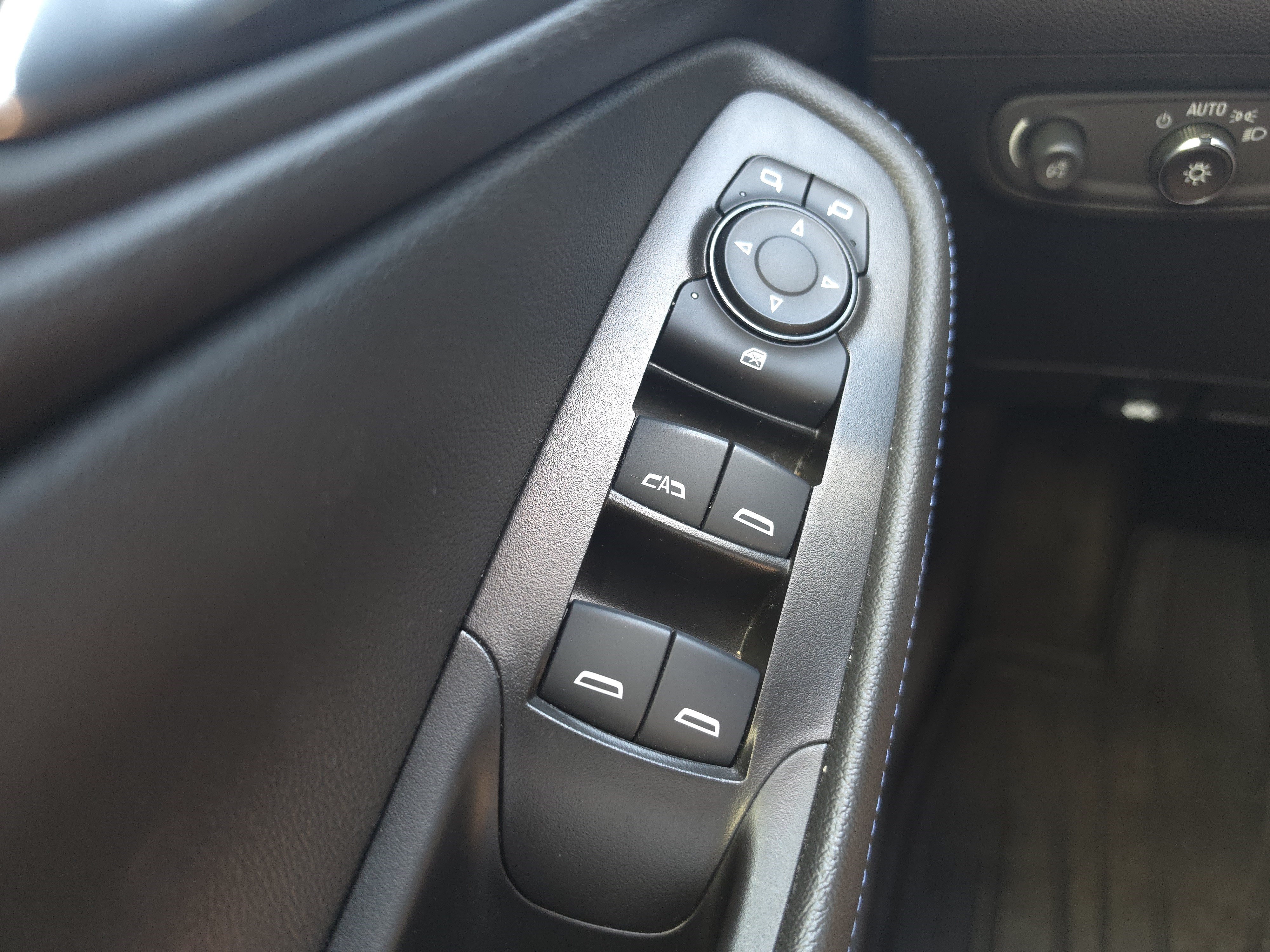 Used 2025 Buick Encore GX Sport Touring w/ Advanced Technology Package FWD image 25