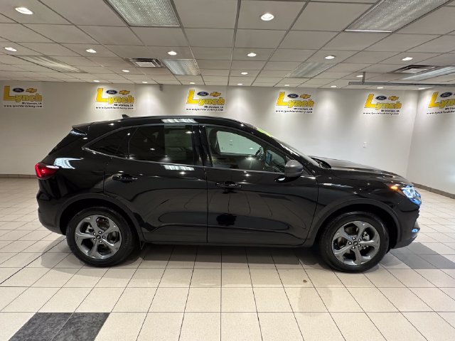 Certified 2025 Ford Escape ST-Line w/ Tech Pack #1 AWD/4WD image 3