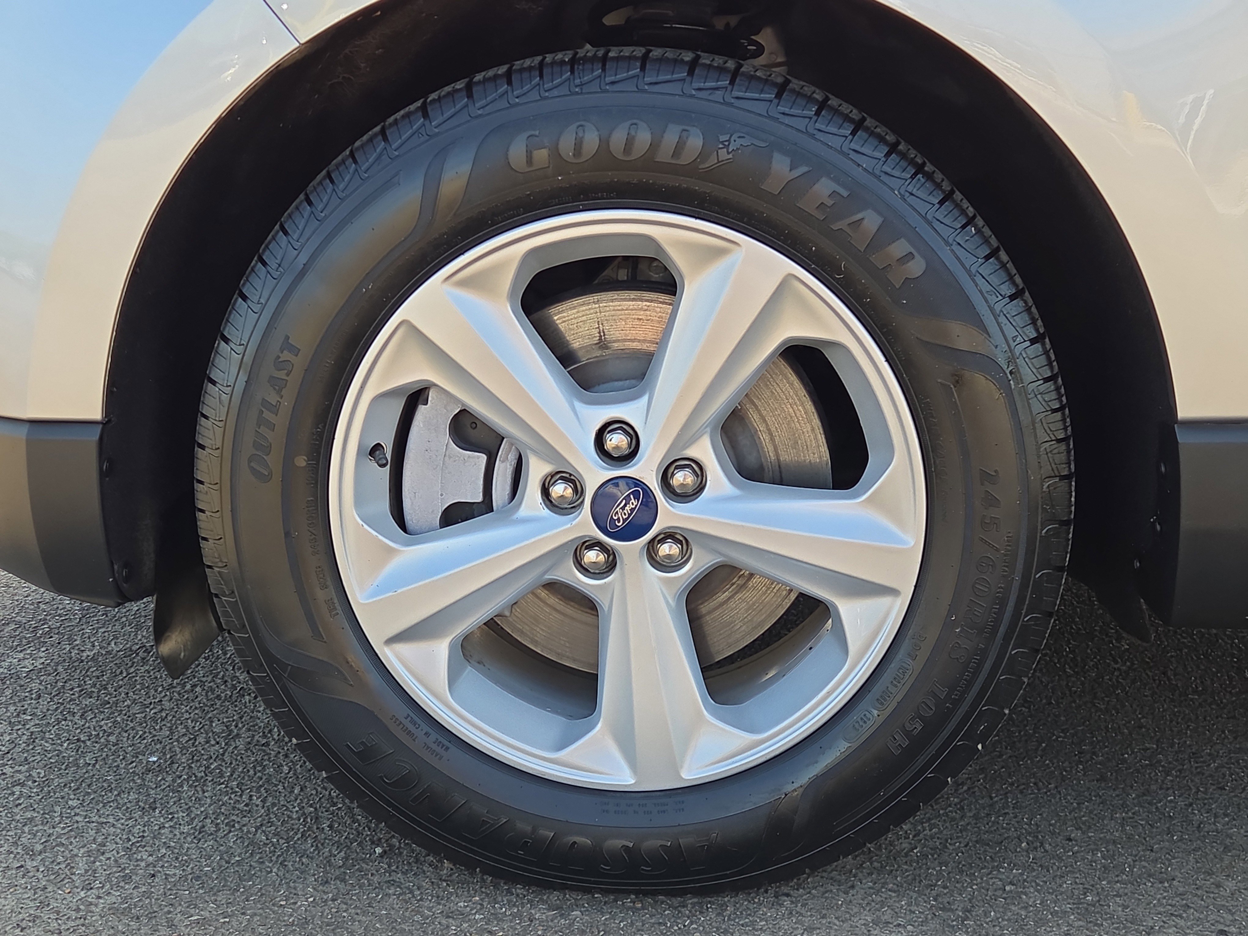 Certified 2022 Ford Edge SE image 9