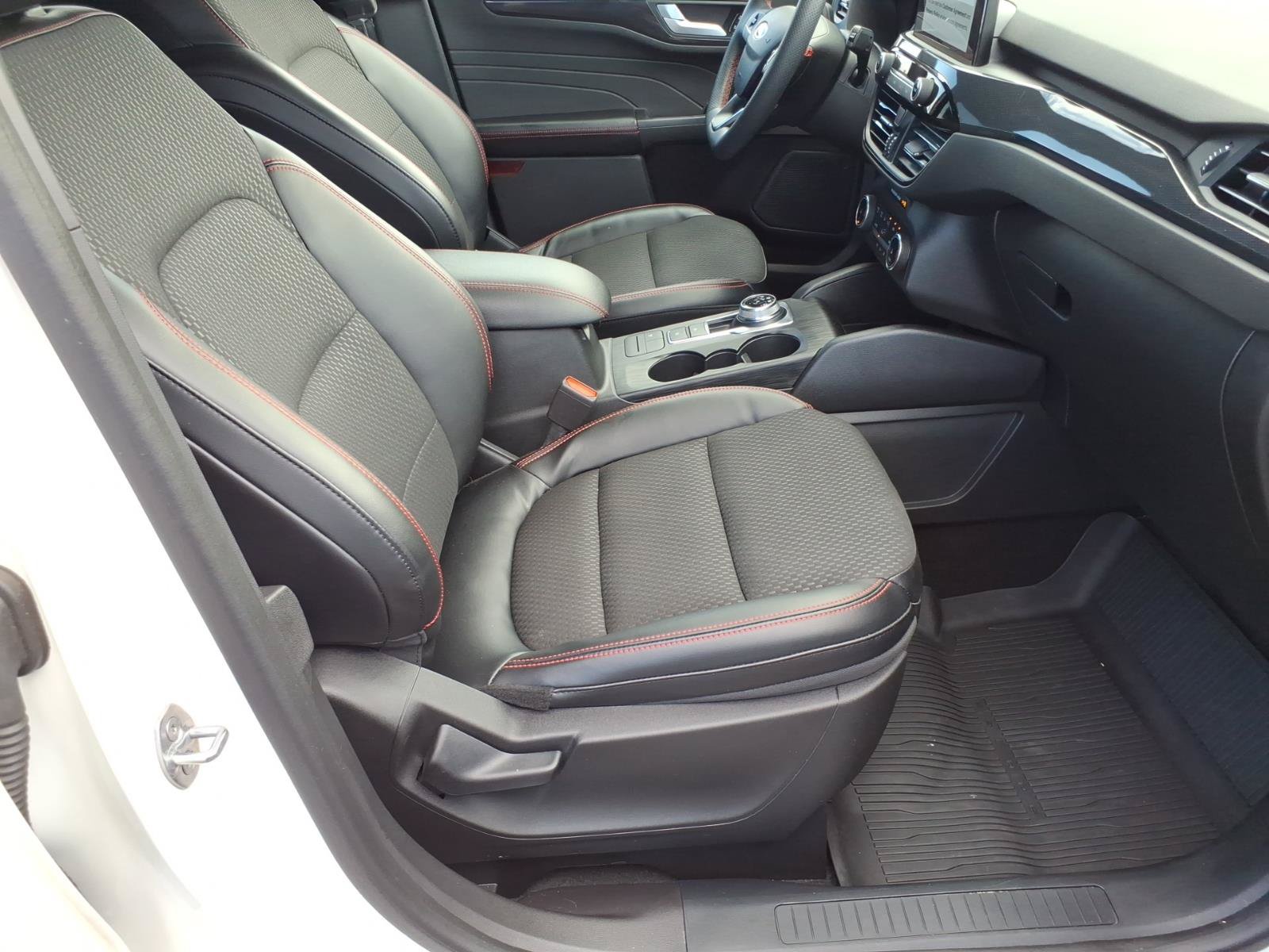 Certified 2023 Ford Escape ST-Line Select AWD/4WD image 10