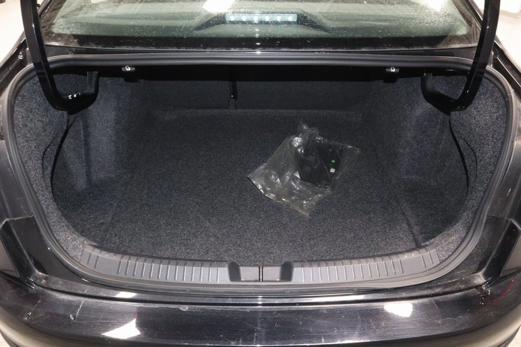 Used 2025 Volkswagen Jetta SE image 14