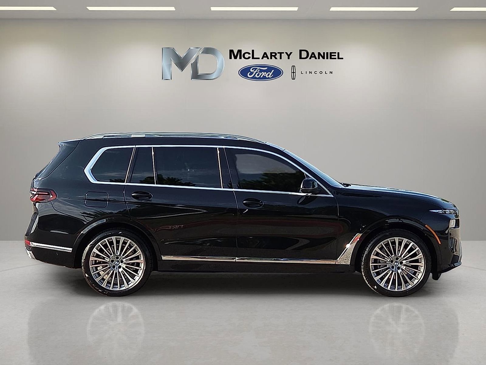 Used 2026 BMW X7 xDrive40i w/ Premium Package AWD/4WD image 6