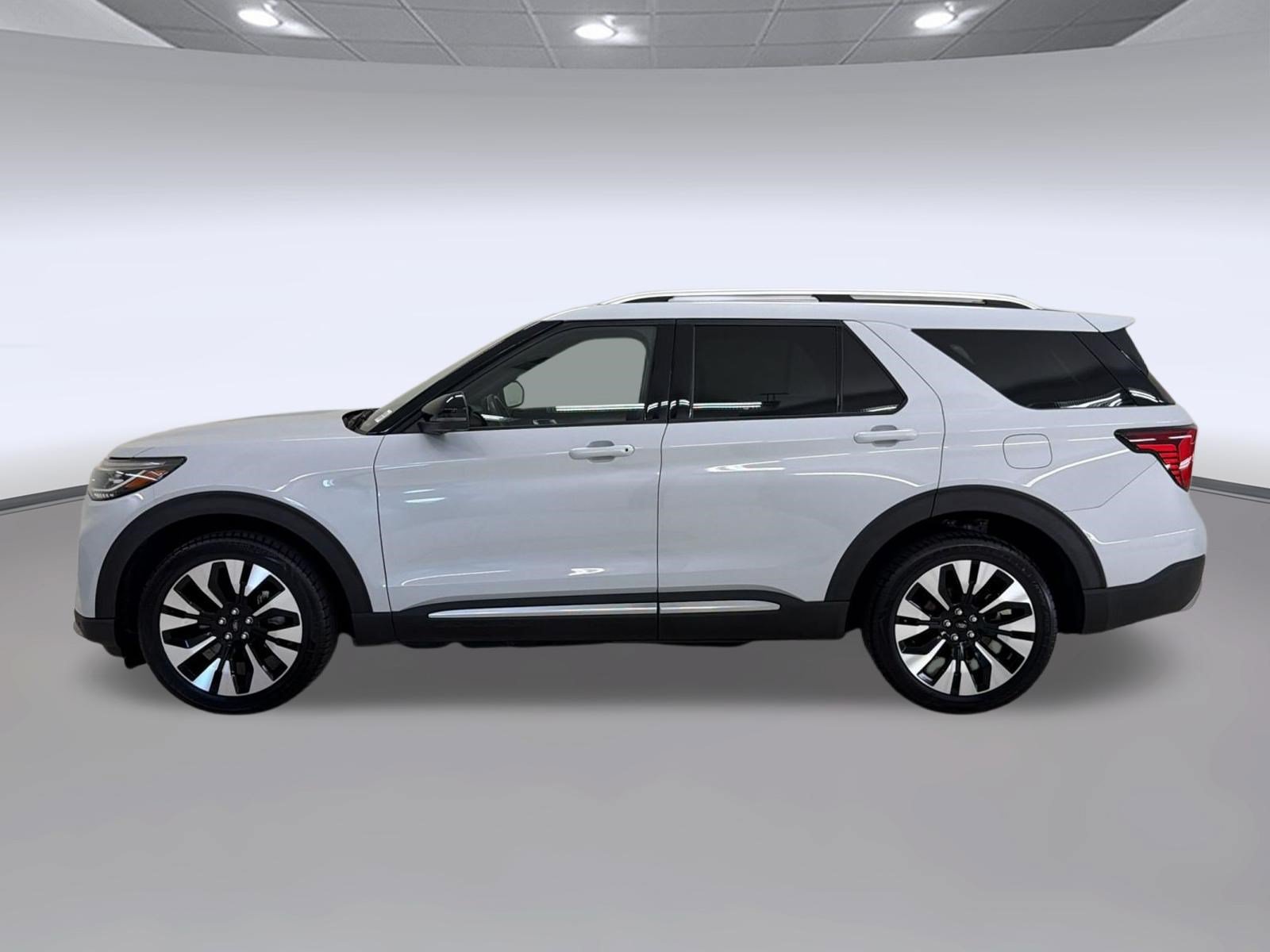 Certified 2025 Ford Explorer Platinum w/ LUX Leather Package AWD/4WD image 2