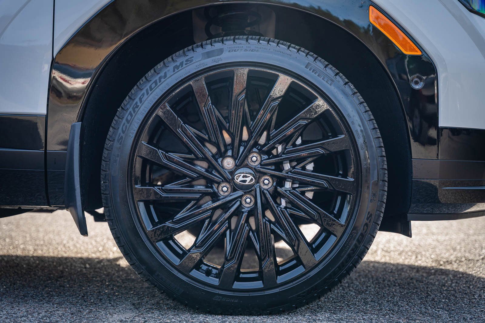 Used 2025 Hyundai Santa Fe Calligraphy w/ Tow & Go Package image 11