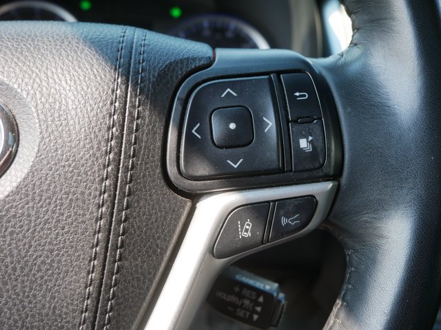 Used 2019 Toyota Highlander XLE AWD/4WD image 22