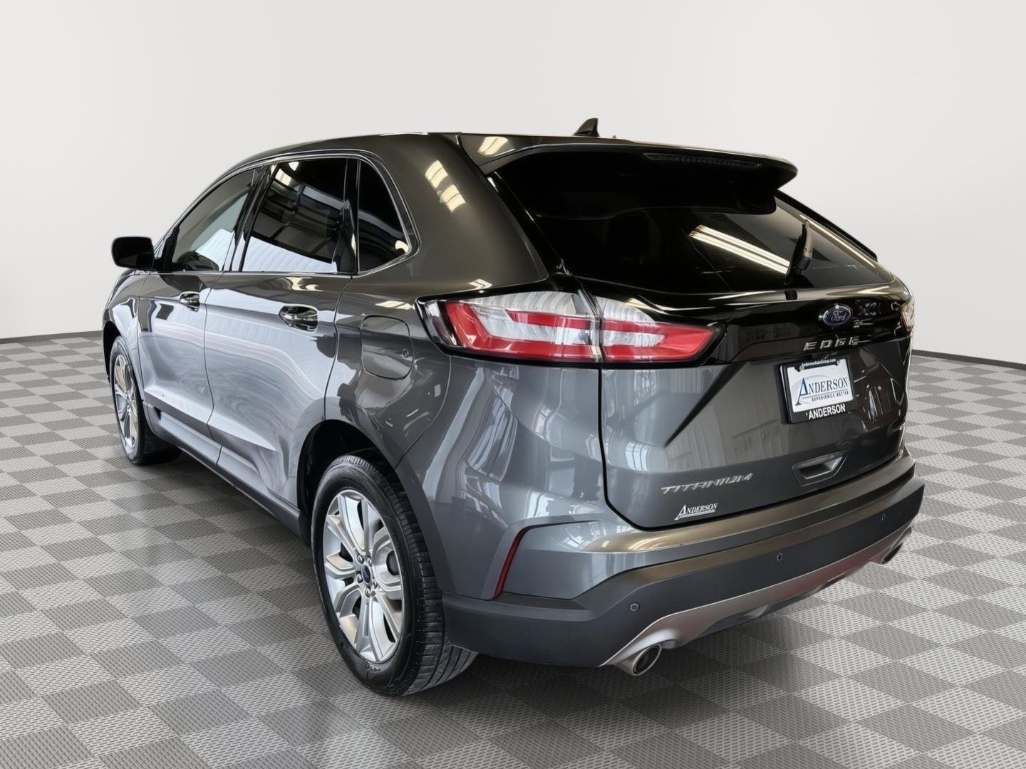 Certified 2022 Ford Edge Titanium image 5