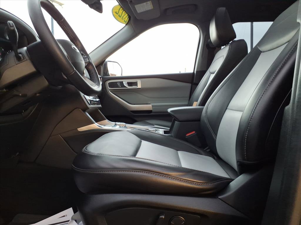 Certified 2022 Ford Explorer XLT w/ Equipment Group 202A image 16