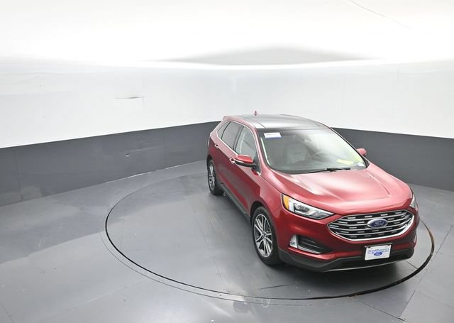 Certified 2019 Ford Edge Titanium w/ Cold Weather Package AWD/4WD image 28