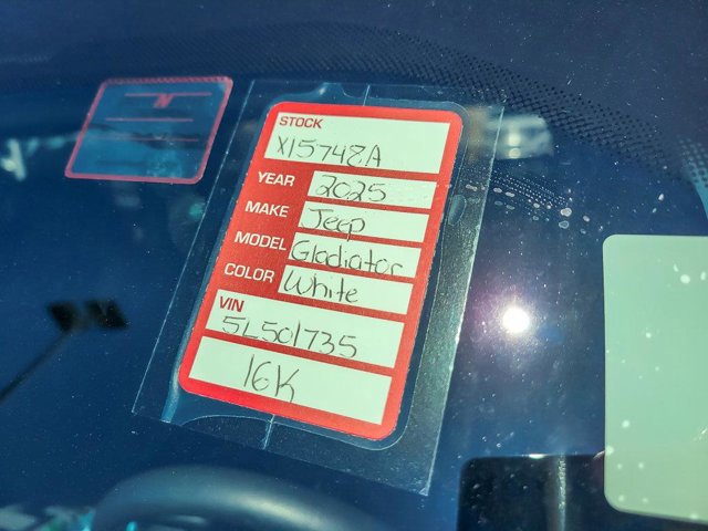 Used 2025 Jeep Gladiator Sport AWD/4WD image 31