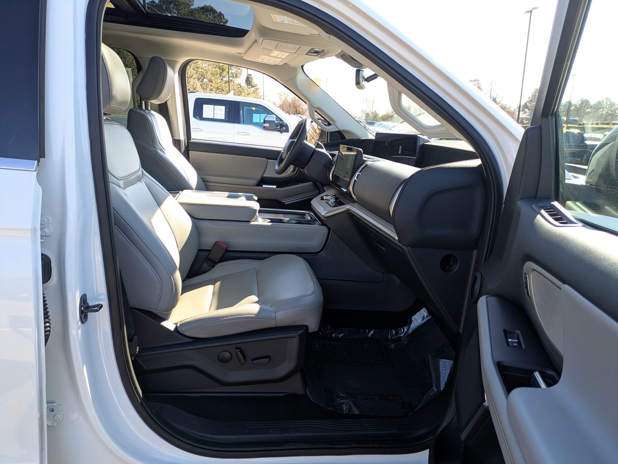 Certified 2025 Ford Expedition Active image 36