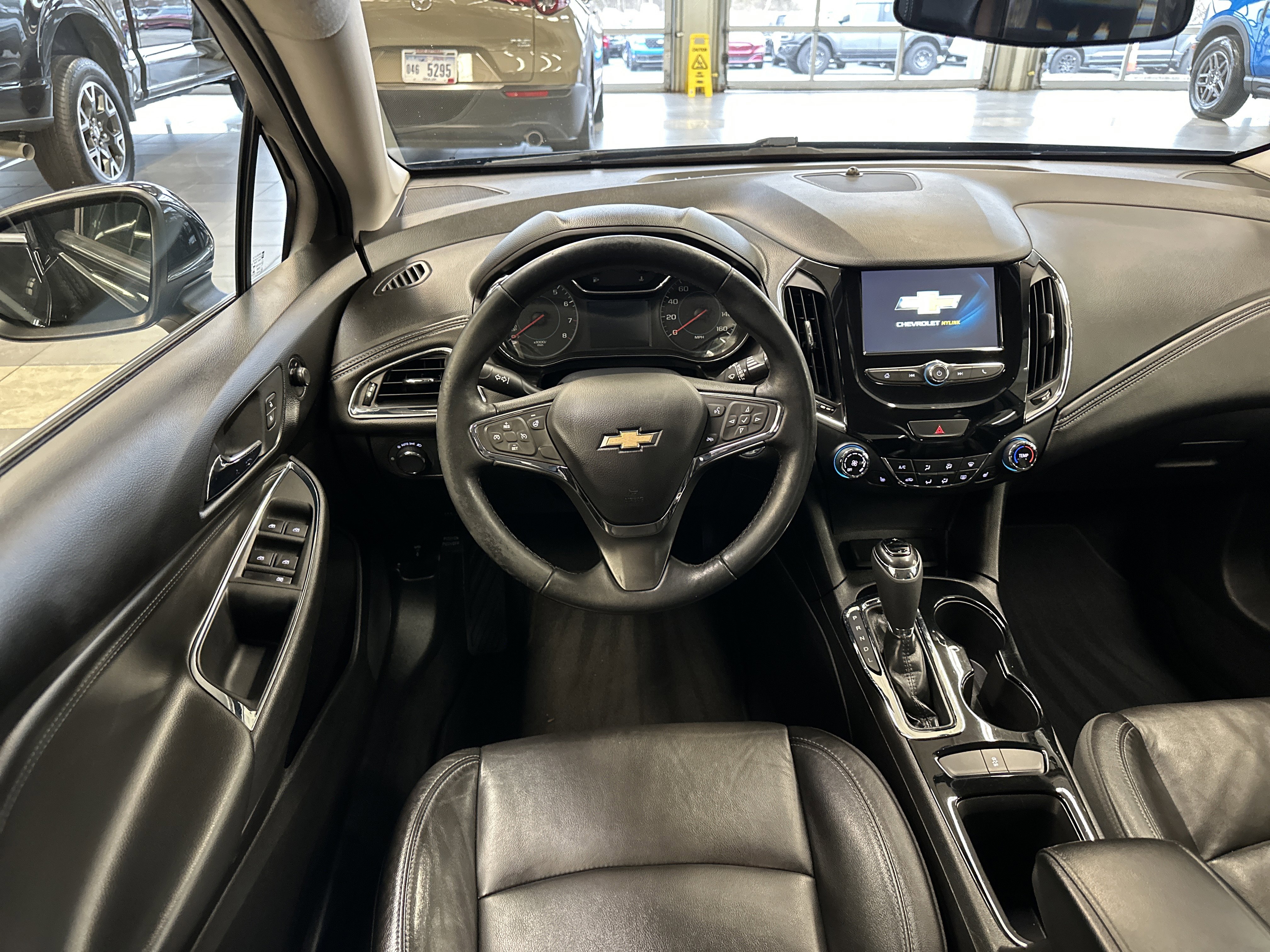 Used 2018 Chevrolet Cruze Premier image 2