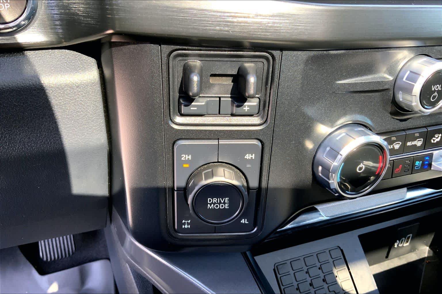 Certified 2024 Ford F250 4x4 Crew Cab Super Duty image 33