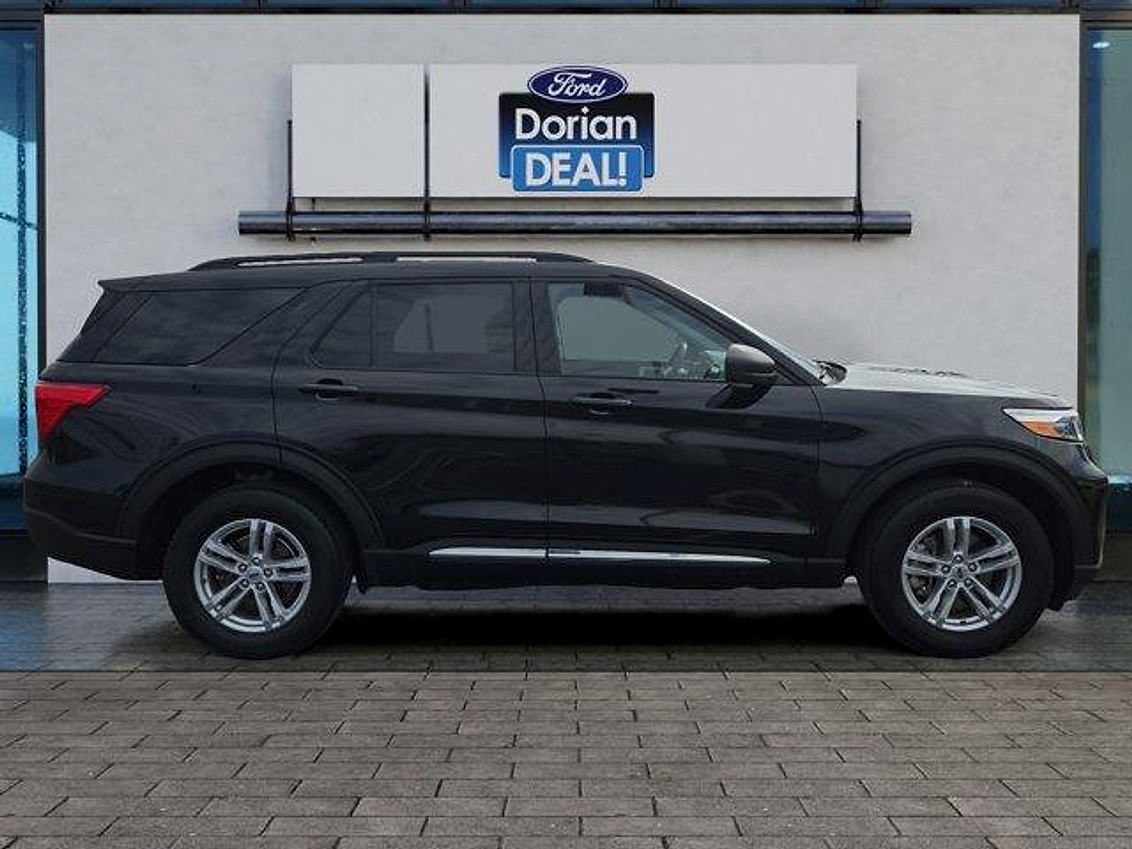 Certified 2023 Ford Explorer XLT w/ Equipment Group 202A AWD/4WD image 2