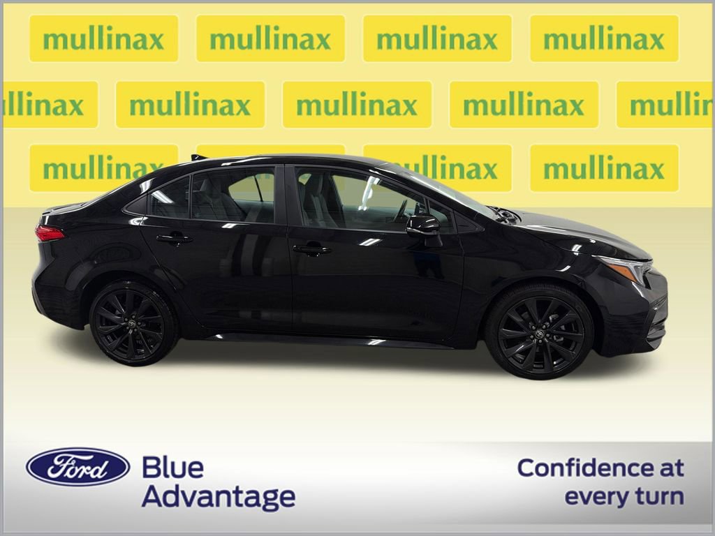 Used 2023 Toyota Corolla SE image 2