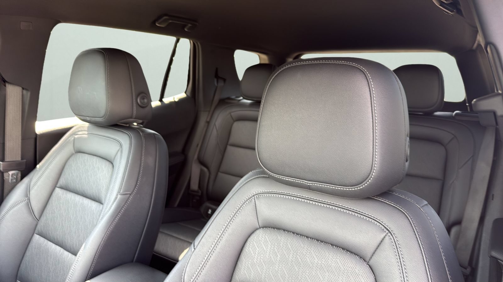 Used 2025 Chevrolet Equinox LT w/ Convenience Package II FWD image 9