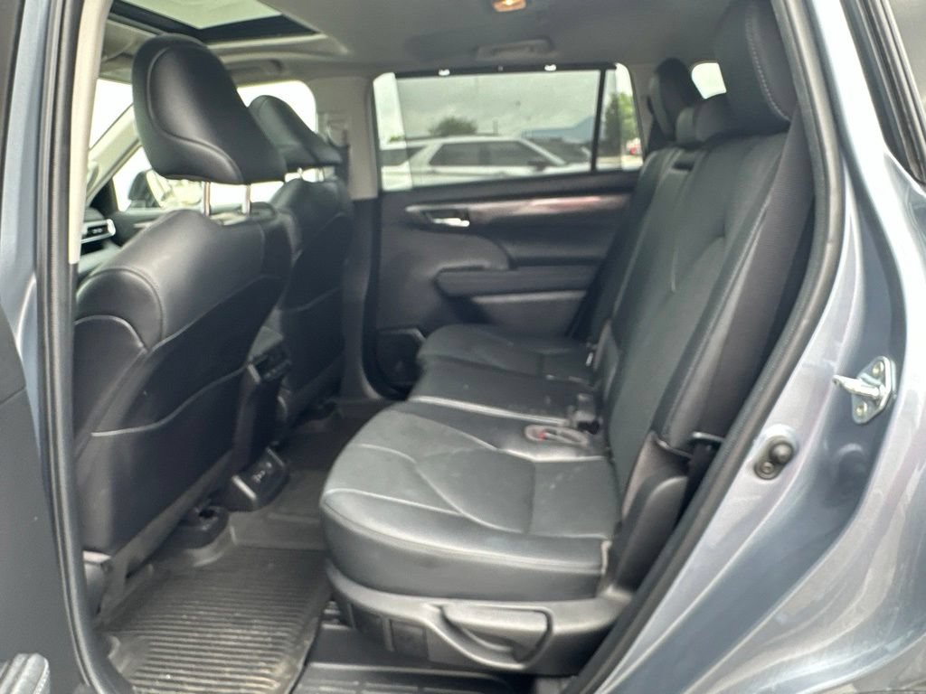 Used 2022 Toyota Highlander Limited AWD/4WD image 18