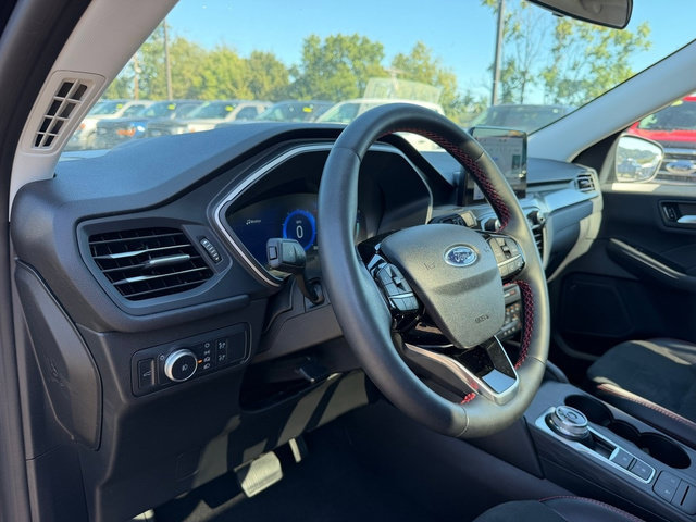 Certified 2022 Ford Escape SEL w/ SEL Stealth AWD Package image 17