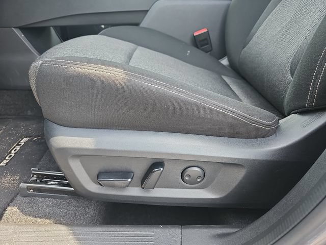 Used 2025 Nissan Rogue SV FWD image 17