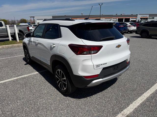 Used 2025 Chevrolet TrailBlazer LT image 3