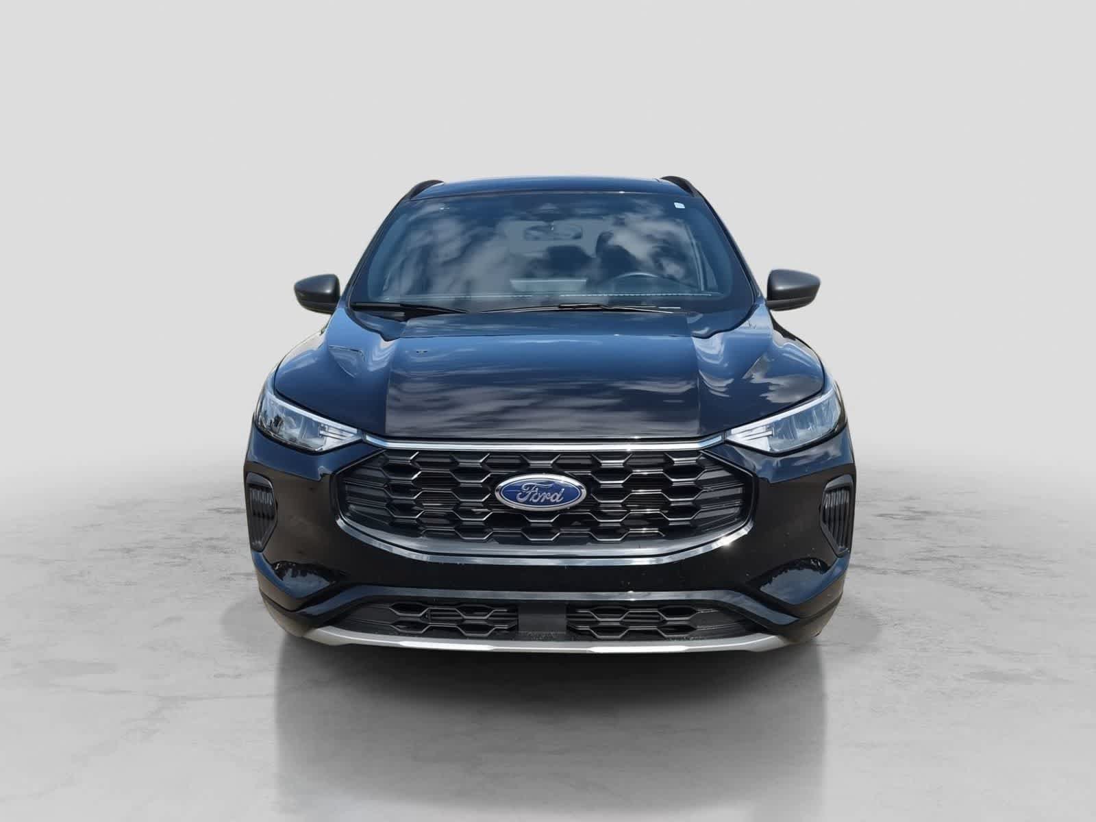 Certified 2023 Ford Escape ST-Line w/ Tech Pack #1 AWD/4WD image 3