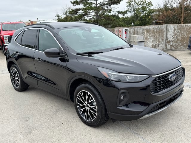 Certified 2025 Ford Escape SE w/ PHEV Premium Package image 8