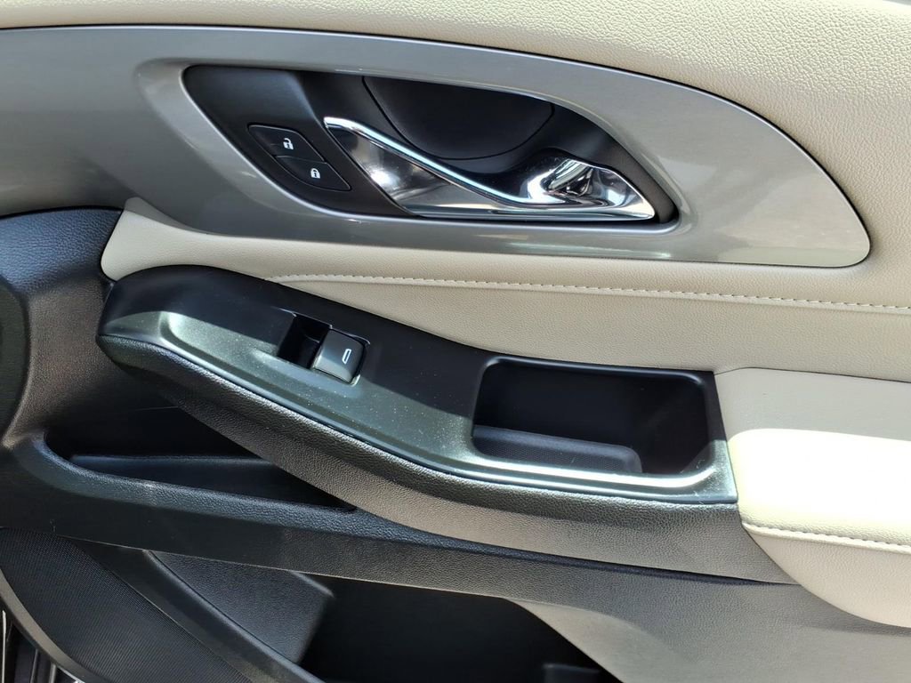 Used 2023 Chevrolet Traverse LS FWD image 5