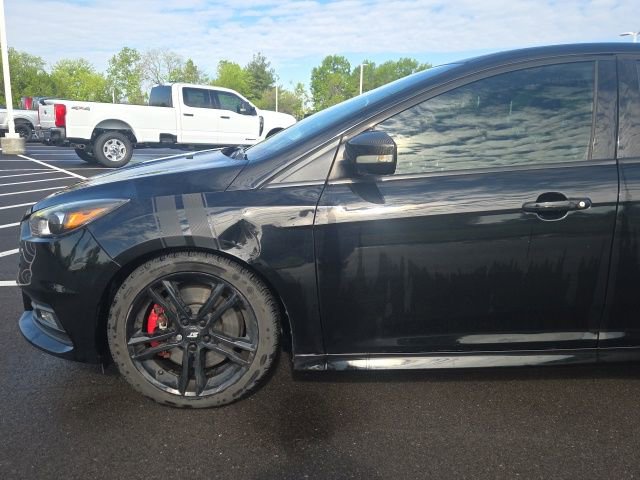Certified 2017 Ford Focus ST w/ Equipment Group 402A FWD image 14