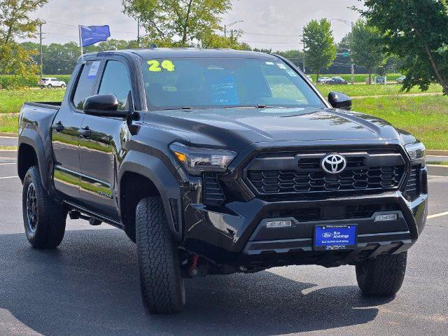 Used 2024 Toyota Tacoma TRD Off-Road AWD/4WD image 4
