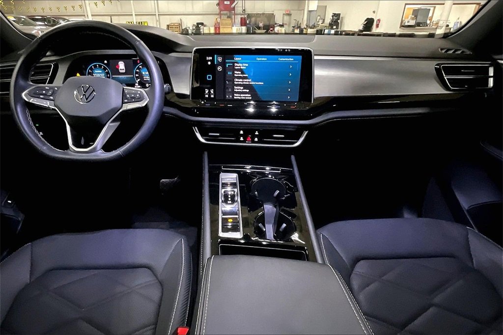 Used 2025 Volkswagen Atlas Cross Sport SE image 14