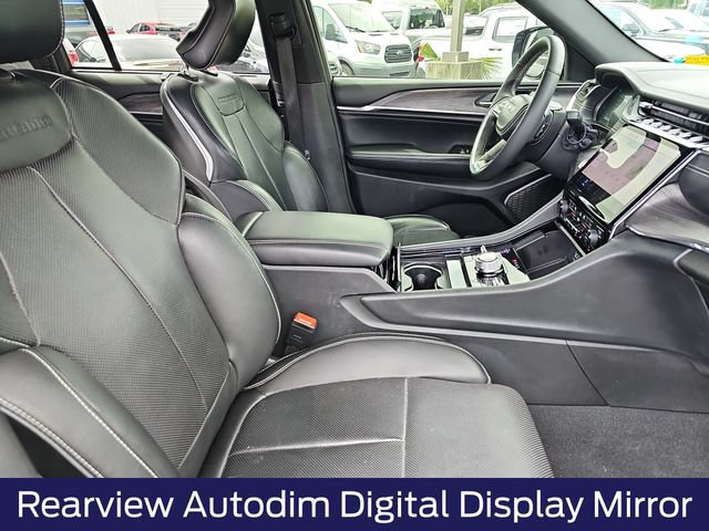 Used 2023 Jeep Grand Cherokee Overland w/ Luxury Tech Group IV AWD/4WD image 12