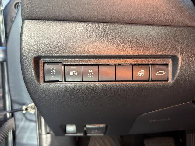 Used 2021 Toyota Venza XLE w/ Softex Package AWD/4WD image 18
