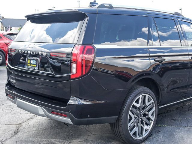Certified 2025 Ford Expedition Platinum w/ Platinum Ultimate Package AWD/4WD image 9