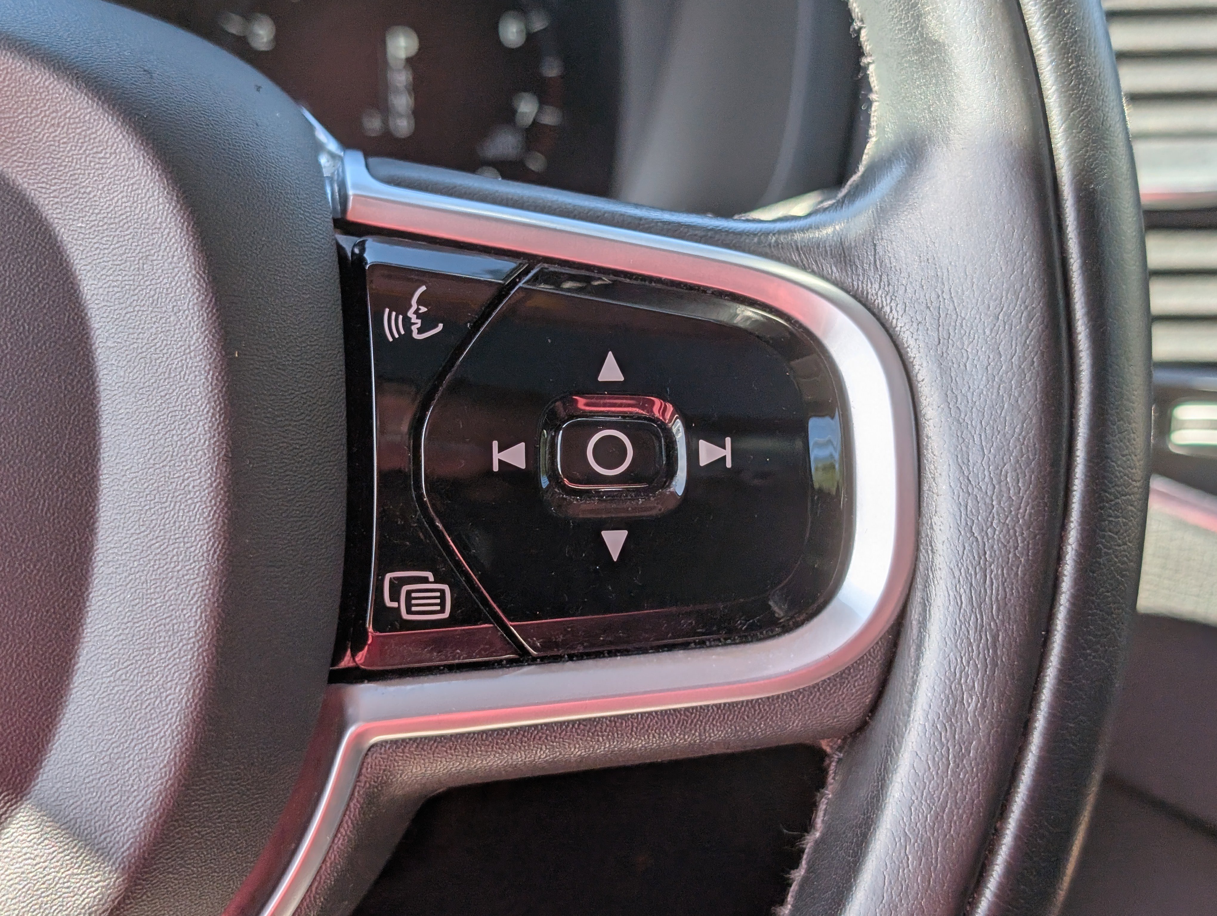 Used 2021 Volvo XC90 T6 Momentum w/ Advanced Package image 27