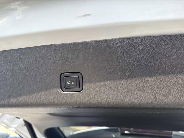 Used 2021 Chevrolet Traverse LT image 8