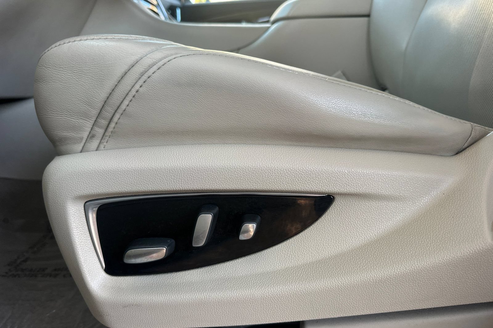 Used 2019 Cadillac Escalade Luxury RWD image 13