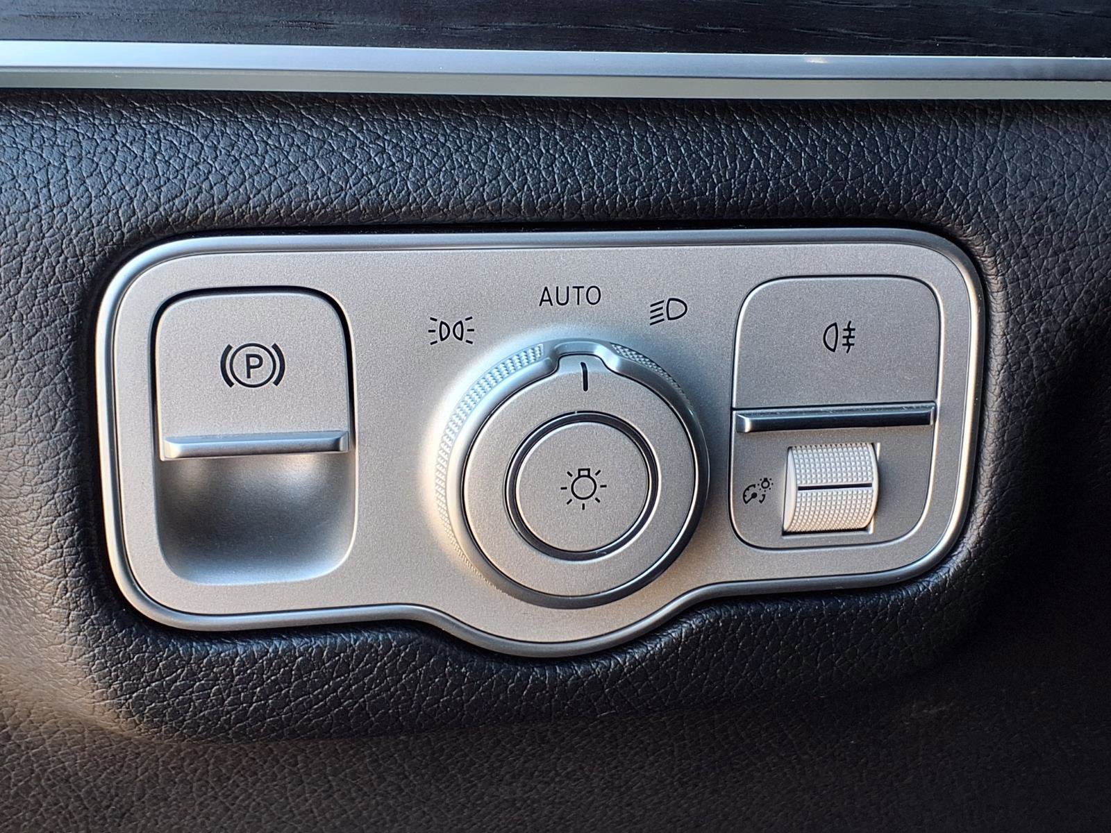 Used 2025 Mercedes-Benz GLE 450e BASE 4MATIC image 18