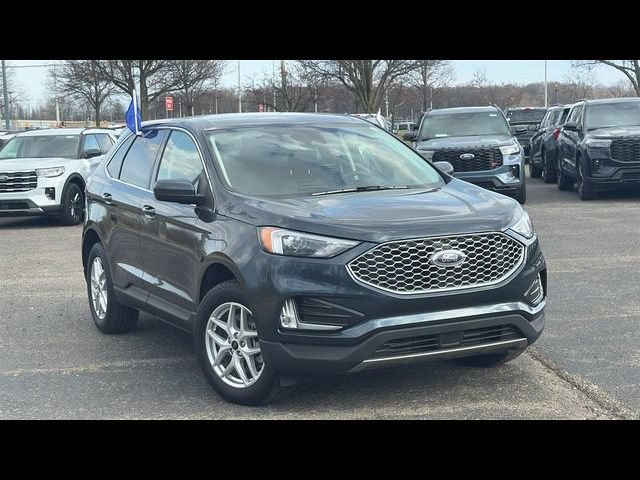 Certified 2023 Ford Edge SEL w/ Convenience Package AWD/4WD image 2