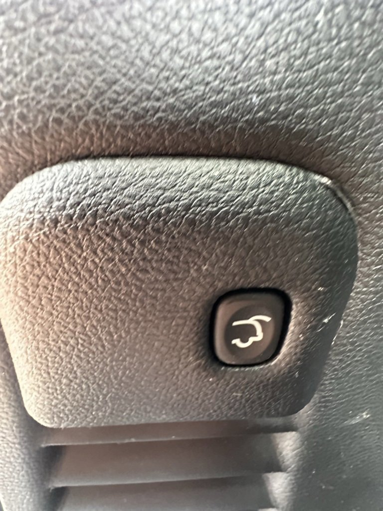 Used 2021 Jeep Grand Cherokee Laredo X image 15