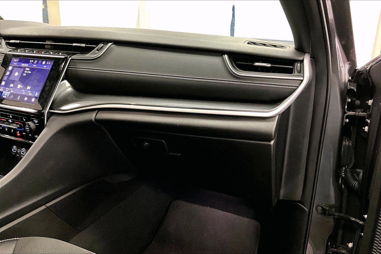 Used 2023 Jeep Grand Cherokee L Laredo image 15