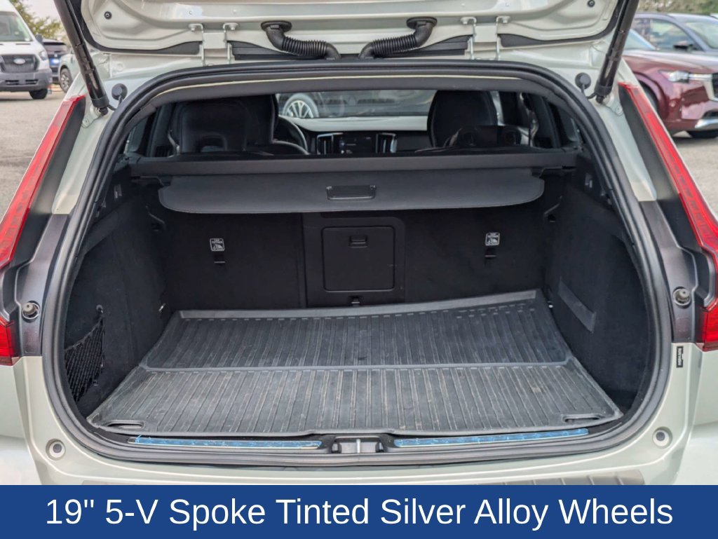 Used 2020 Volvo V60 T5 Momentum FWD image 14