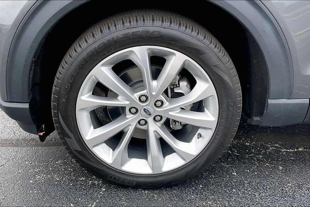Certified 2022 Ford Explorer Platinum w/ Equipment Group 601A AWD/4WD image 8
