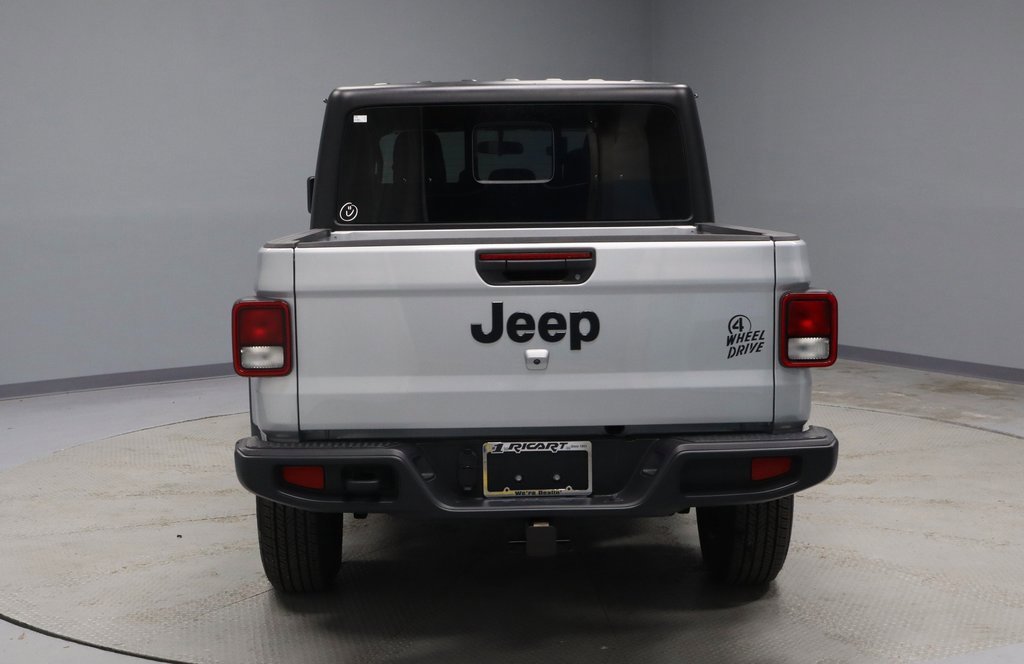 Used 2023 Jeep Gladiator Sport image 11