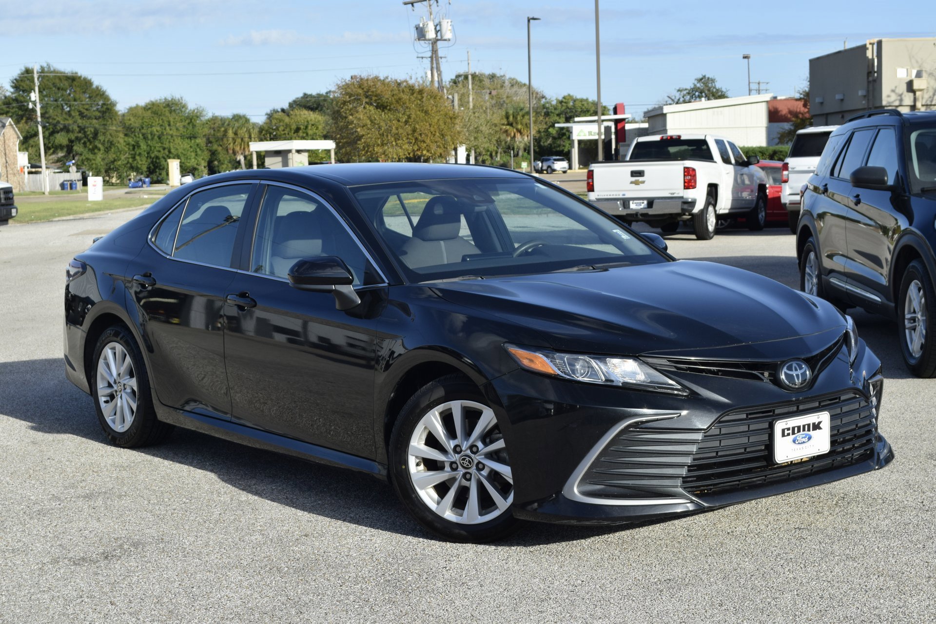 Used 2023 Toyota Camry LE image 7