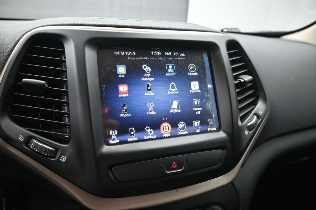 Used 2017 Jeep Cherokee Latitude FWD image 20