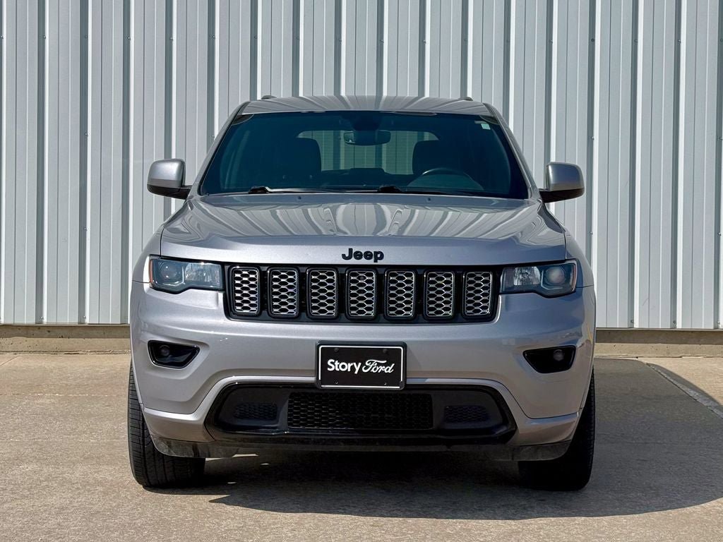 Used 2019 Jeep Grand Cherokee Altitude AWD/4WD image 9