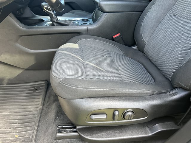 Used 2023 Chevrolet Traverse LT FWD image 15
