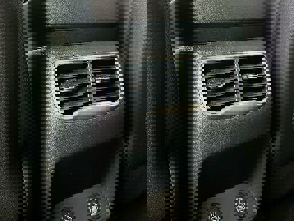 Used 2021 Hyundai Santa Fe SEL w/ Convenience Package image 16