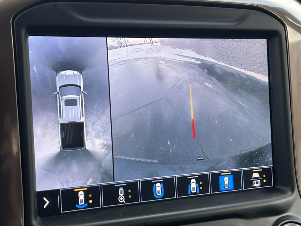 Used 2022 Chevrolet Silverado 1500 High Country w/ Technology Package image 35