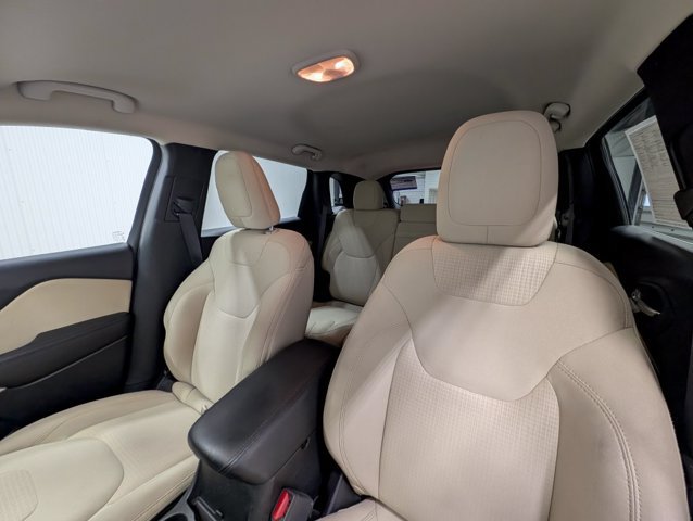 Used 2017 Jeep Cherokee Latitude w/ Safety/Convenience Group AWD/4WD image 14